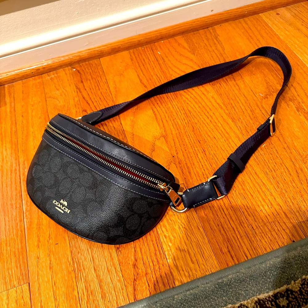 Coach Bethany Belt Bag In Signature Canvas (UNISEX)🔥